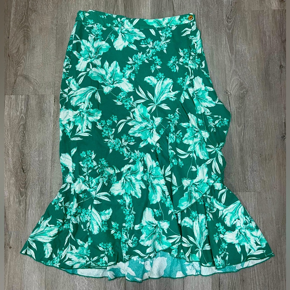 Zara green and white floral midi skirt